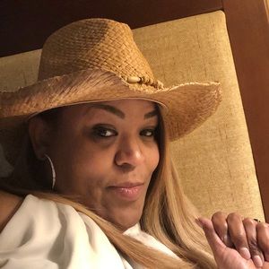 Meet your Posher, Angela